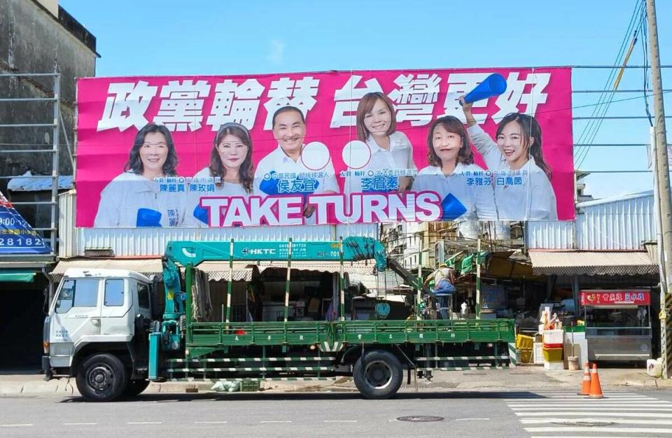 李眉蓁成為高雄首位與侯友宜合掛看板的立委候選人。   圖：國民黨高雄市黨部/提供