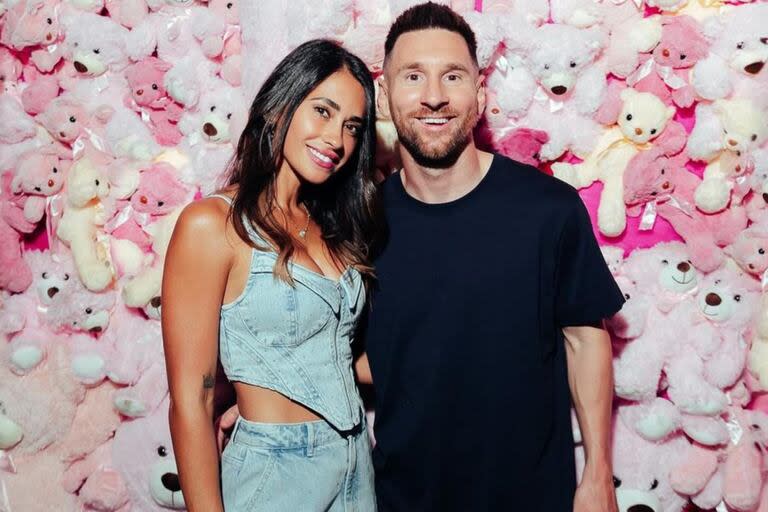 Antonela Roccuzzo y Lionel Messi en la Bresh