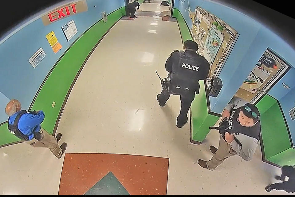 Uvalde police officers enter Robb Elementary School on May 24. (American Statesman)
