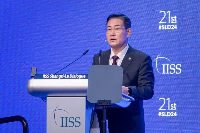  韓國國防部長在香格里拉對話上譴責北韓散佈垃圾氣球的行為，是一個正常國家無法想像的低劣挑釁行為。 圖：韓國國防部提供 
