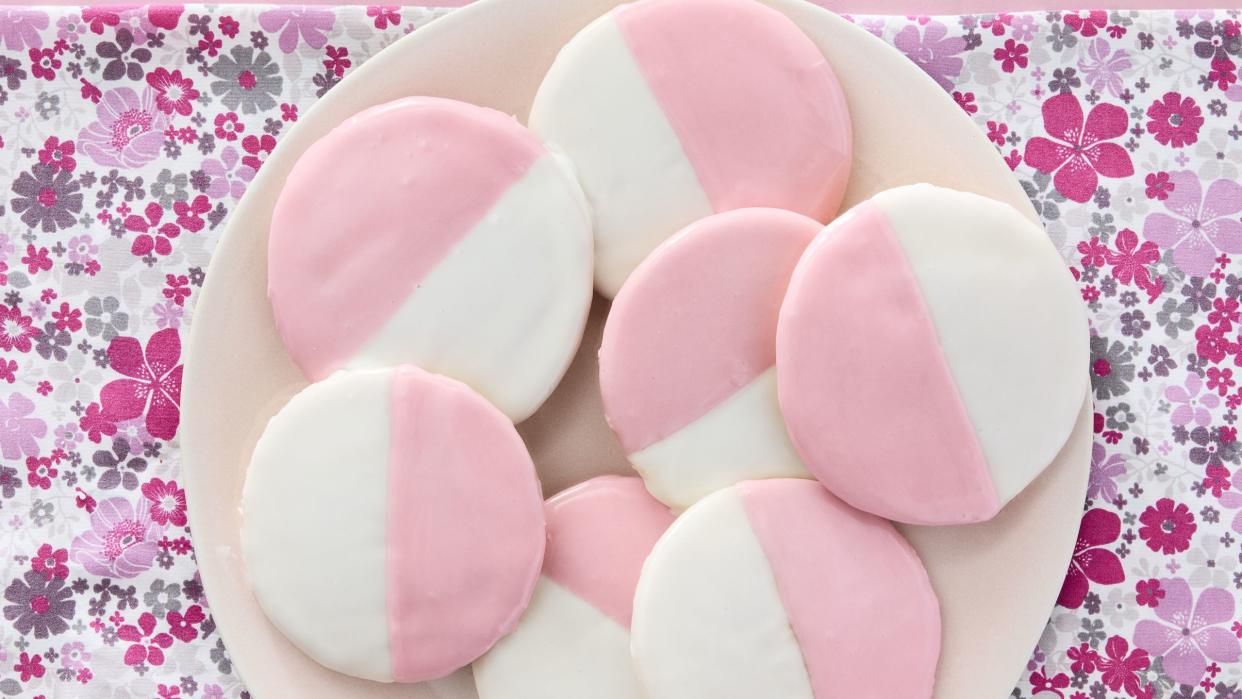 the pioneer woman pink and white cookies