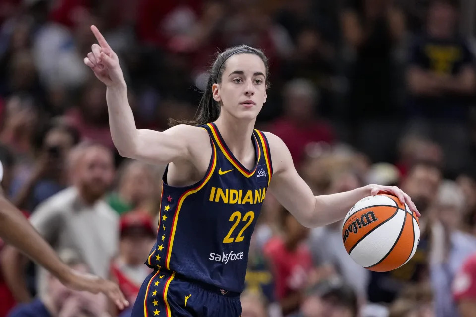 Indiana Fever guard Caitlin Clark (22) play sagainst the Washington Mystics in the first half of a WNBA basketball game in Indianapolis, Wednesday, July 10, 2024. (AP Photo/Michael Conroy)