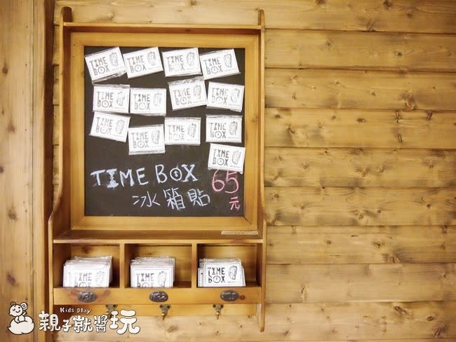 獨特而醒目的造型復古鐘，結合異國創意蔬食～宜蘭食光寶盒蔬食主題館Time Box