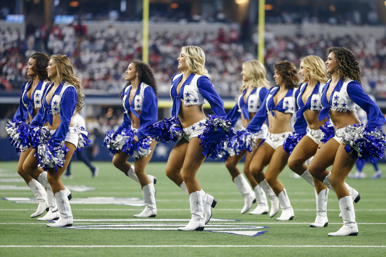 Cowboys cheerleaders during the 2022 NFC Wild Card game. (Matthew Pearce/Icon Sportswire via Getty Images)