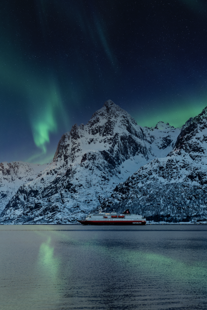 The Northern Lights and a Hurtigruten ship (Hurtigruten, Stian Klo)