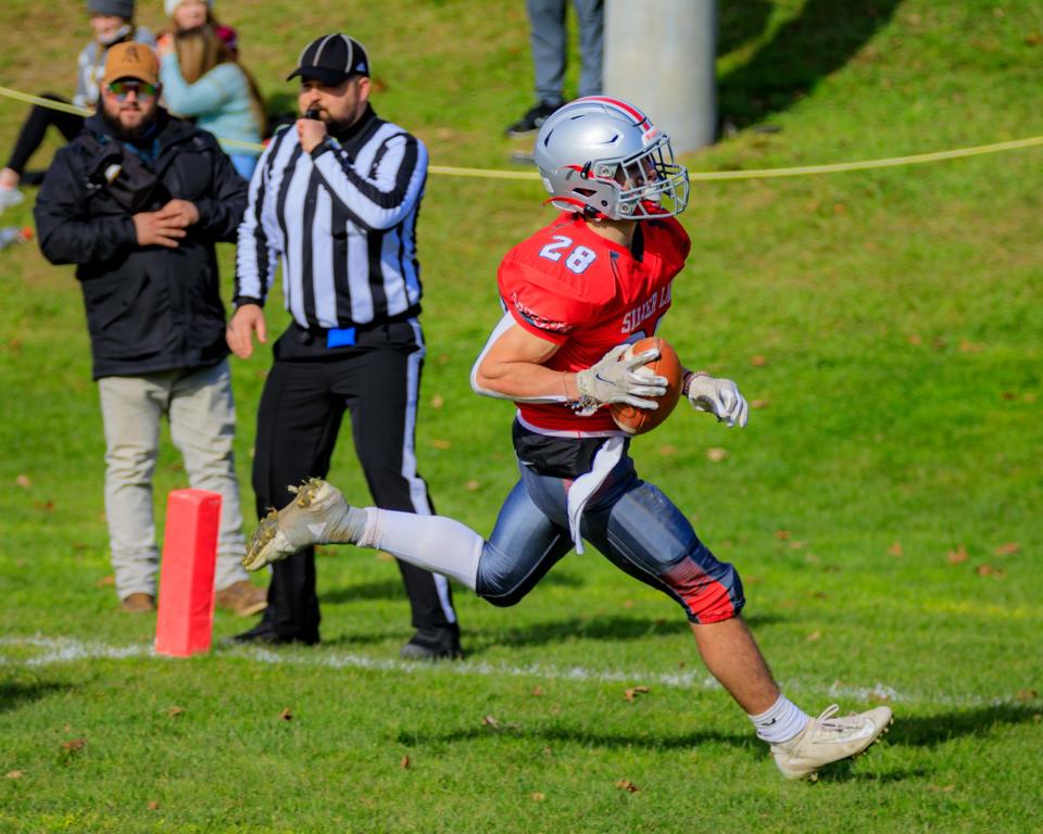 Seth Wakefield scores a touchdown.