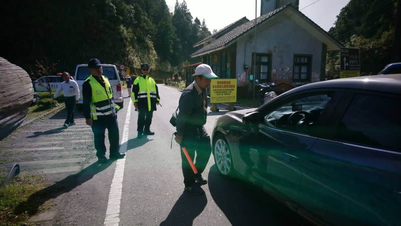 ▲太平山台灣山毛櫸步道今(109)年10月17日起至11月15日期間的每個週末六日，除了原有不分平假日的車輛「動態」管制，「翠峰景觀道路」也會進行第2段式管制措施。（圖／羅東林區管理處提供)