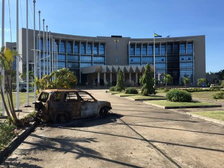 The remains of a burned car is seen outside Gabon's National Assembly which was set on fire during unrest following the disputed reelection of President Ali Bongo earlier this month in Libreville, Gabon, September 20, 2016. REUTERS/Edward McAllister