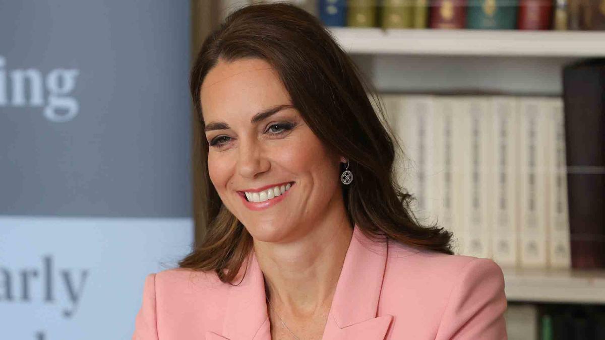 Kate Middleton Hosts First UK Politician Roundtable In Chic Pink Pantsuit