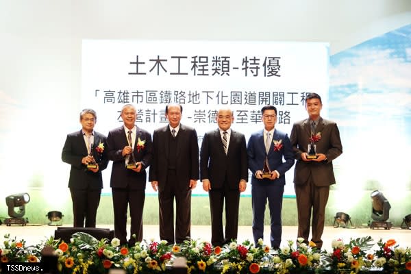行政院公共工程委員會舉行「第二十一屆公共工程金質獎」頒獎典禮。（記者王志誠攝）