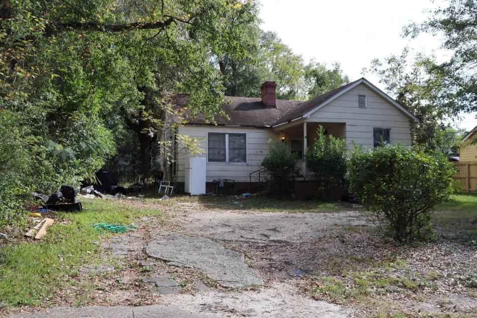 2728 Mimosa St is accepting bidding applications starting at $15,000. It is on .21 acres.