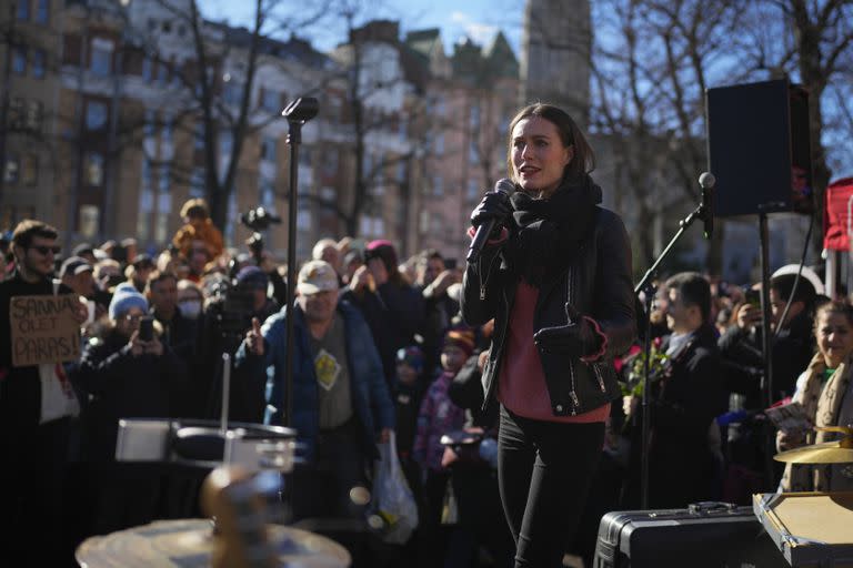 Sanna Marin, en un acto partidario en Helsinki. (AP/Sergei Grits)