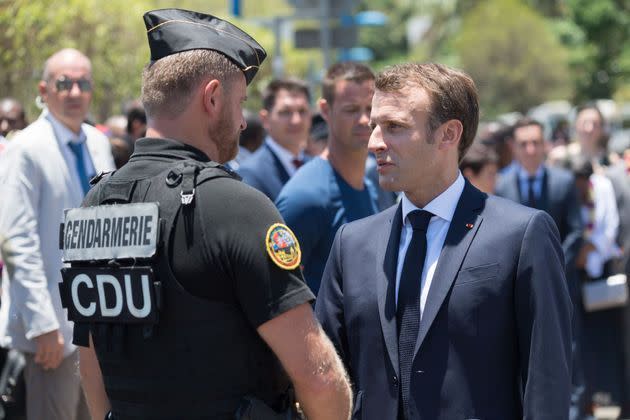 <p>Emmanuel Macron à Mamoudzou, mardi. </p>