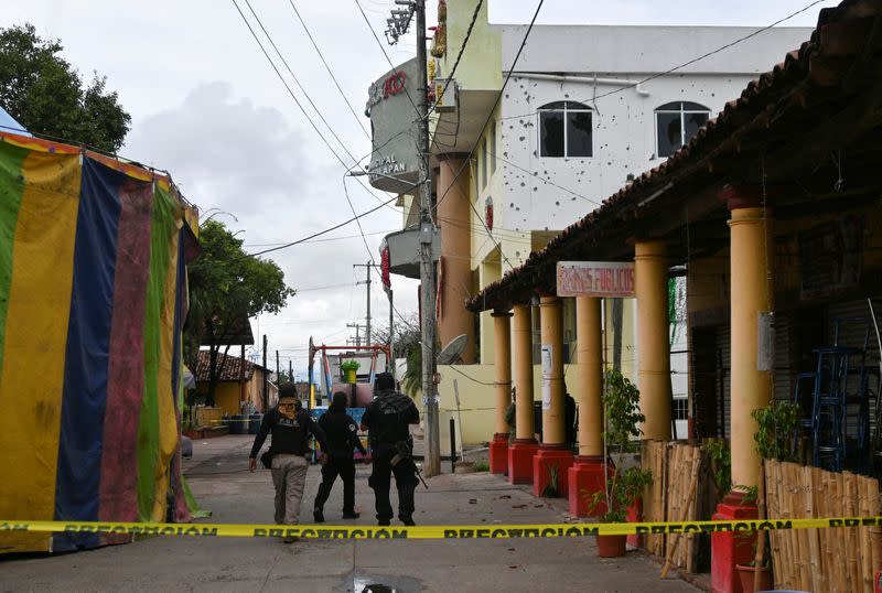 Hombres armados en violento estado mexicano matan a 20 personas, incluido el alcalde de la ciudad