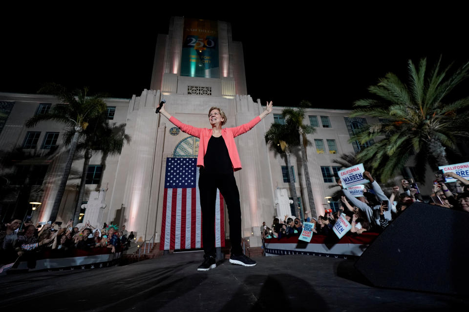 Democratic presidential candidate Sen. Elizabeth Warren at her outdoor rally Thursday in San Diego. (Photo: Mike Blake / Reuters)