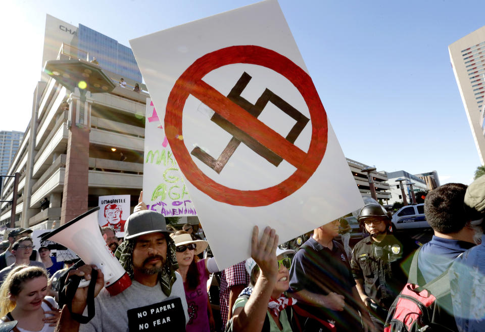 Trump rally in Phoenix draws protesters from both sides