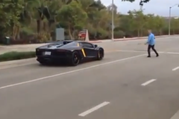 Angry pedestrian throws rock at speeding Lamborghini Aventador