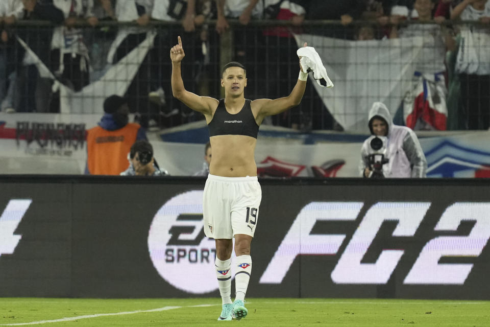 Alex Arce of Ecuador's Liga Deportiva Universitaria celebrates after scoring his side's opening goal during the Recopa Sudamericana first leg final soccer match against Brazil's Fluminense at Rodrigo Paz Delgado stadium in Quito, Ecuador, Thursday, Feb. 22, 2024. (AP Photo/Dolores Ochoa)