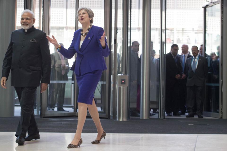 Trade talks: Prime Minister Theresa May and Indian Prime Minister Narendra Modi arrive for a visit to the Francis Crick Institute in London P: PA