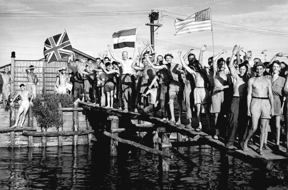 Allied Prisoners of War After Release in Japan (John Swope / Corbis via Getty Images)