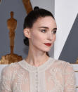 <br><b>10. Rooney Mara's twisty hair and berry lips</b><br><br><b><a rel="nofollow" href="https://au.lifestyle.yahoo.com/marie-claire/fashion/red-carpet/g/30954993/2016-oscars-red-carpet-fashion/" data-ylk="slk:RELATED: 2016 Oscars Red Carpet Fashion;elm:context_link;itc:0;sec:content-canvas" class="link ">RELATED: 2016 Oscars Red Carpet Fashion</a></b>