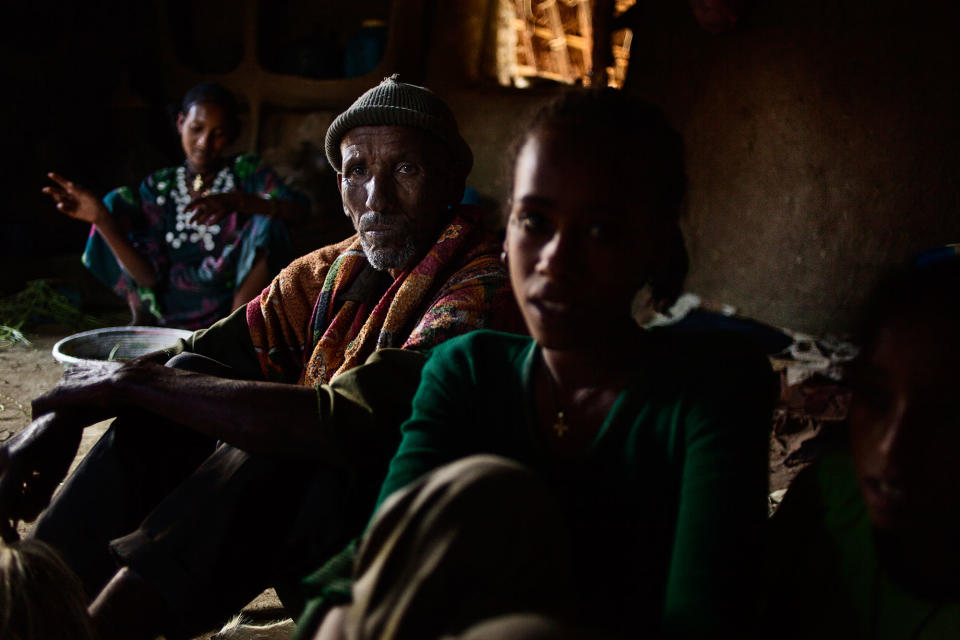 Abaynesh (on the left) with her sister-in-law and father-in-law in Gindero in Amhara, Ethiopia, in October 2016. (Photo: José Colón/MeMo)