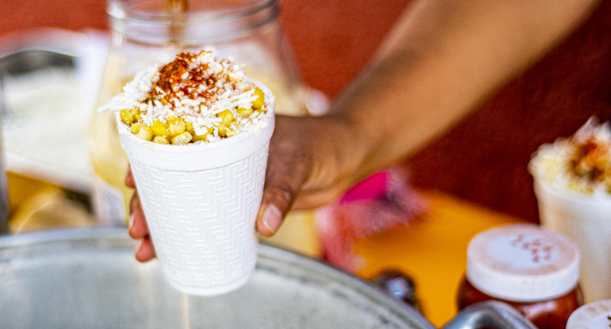 Esquites, el manjar callejero que ningún restaurante puede igualar. Por  fortuna