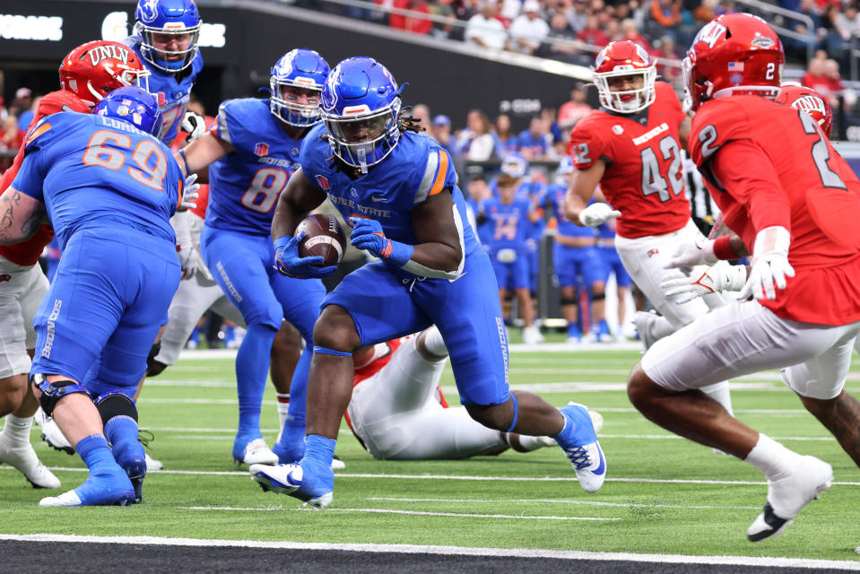 LAS VEGAS, NV - DECEMBER 02: Boise State Broncos running back Ashton Jeanty (2) in action during a Mountain West Championship Game between the Boise State Broncos and the UNLV Rebels Saturday, Dec. 2, 2023, at Allegiant Stadium in Las Vegas, Nevada. (Photo by Marc Sanchez/Icon Sportswire via Getty Images)
