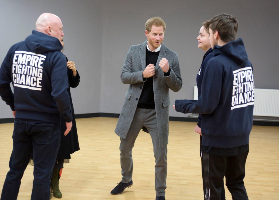 Britain's Prince Harry, Duke of Sussex (C) meets with young people on a visit to the Boxing Charity, Empire Fighting Chance, in Bristol, south west England on February 1, 2019. - Empire Fighting Chance charity aims to fight the impact of deprivation on young peoples lives through boxing. The charity supports children aged 8 to 21 who are failing at school and in danger of drifting into a life of unemployment or even crime, and helps them turn their lives around. (Photo by Tom PILSTON / POOL / AFP)        (Photo credit should read TOM PILSTON/AFP via Getty Images)