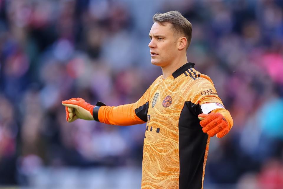 "Man muss sagen, dass es Privatsache ist. Ich habe mich impfen lassen", erklärte Bayern-Keeper Manuel Neuer nach dem Sieg der Münchner am Wochenende gegen Hoffenheim. Er thematisierte auch die Impf-Auflagen für Stadionbesucher: "Ich denke, dass es für uns alle unabdingbar ist, dass wir heute hier so viele Zuschauer in der Arena gehabt haben." (Bild: Roland Krivec / DeFodi Images via Getty Images)