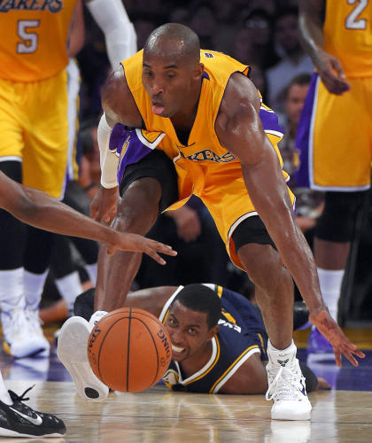 Kobe Bryant hasn't played in a regular-season game since Dec. 17. (AP)