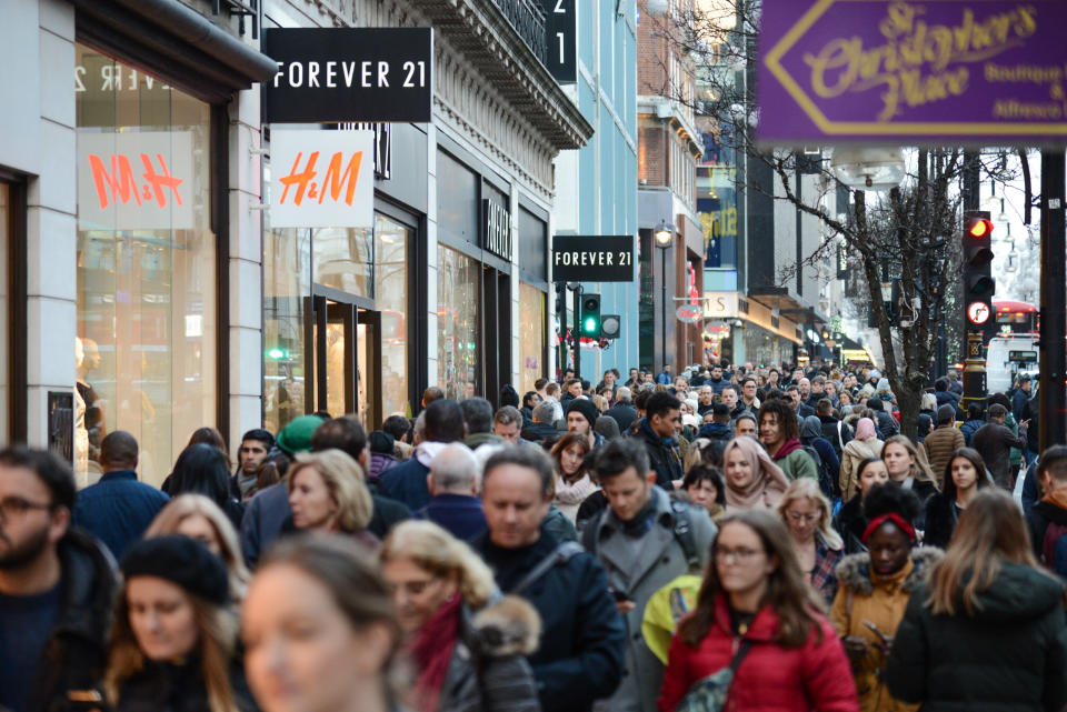 With four days to go until Christmas, shoppers are seen on Oxford Street in London,UK on December 21,2018. According to retail analysts Springboard, today is expected to be the busiest shopping day of the year so far, with more than a fifth more shoppers visiting high streets, retail parks and shopping centres than on a typical day.(Photo by Claire Doherty/Sipa USA)