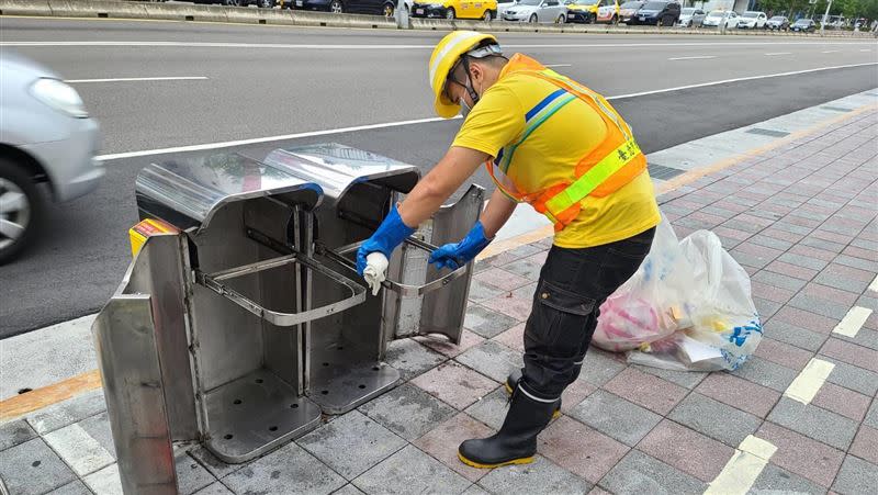 民眾認為台北市行人垃圾桶變少了。（圖／翻攝自北市環保局）