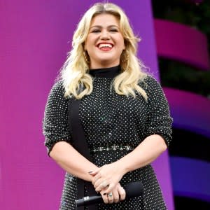 Kelly Clarkson Moves Into New Home Post-Divorce 