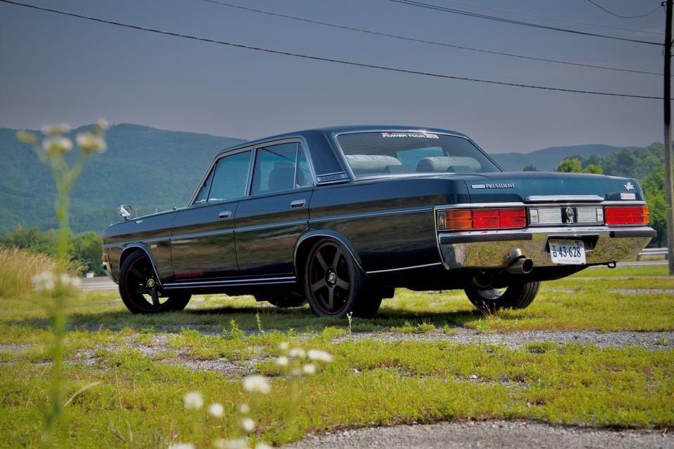 1989 Nissan President rear three-quarter view