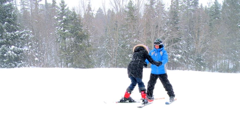 Newly arrived Syrian family embraces first Canadian winter by hitting the slopes