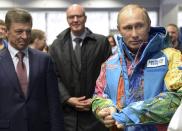 Russia's President Vladimir Putin (R), Organising Committee Head Dmitry Chernyshenko (C) and Deputy Prime Minister Dmitry Kozak (L) visit an Olympic volunteers centre in Sochi January 4, 2014. Putin has eased curbs on demonstrations in the Winter Olympics venue of Sochi in a gesture likely to burnish Russia's image ahead of an event dogged by security and human rights worries. REUTERS/Alexei Nikolskiy/RIA Novosti/Kremlin (RUSSIA - Tags: POLITICS SPORT OLYMPICS) ATTENTION EDITORS - THIS IMAGE HAS BEEN SUPPLIED BY A THIRD PARTY. IT IS DISTRIBUTED, EXACTLY AS RECEIVED BY REUTERS, AS A SERVICE TO CLIENTS