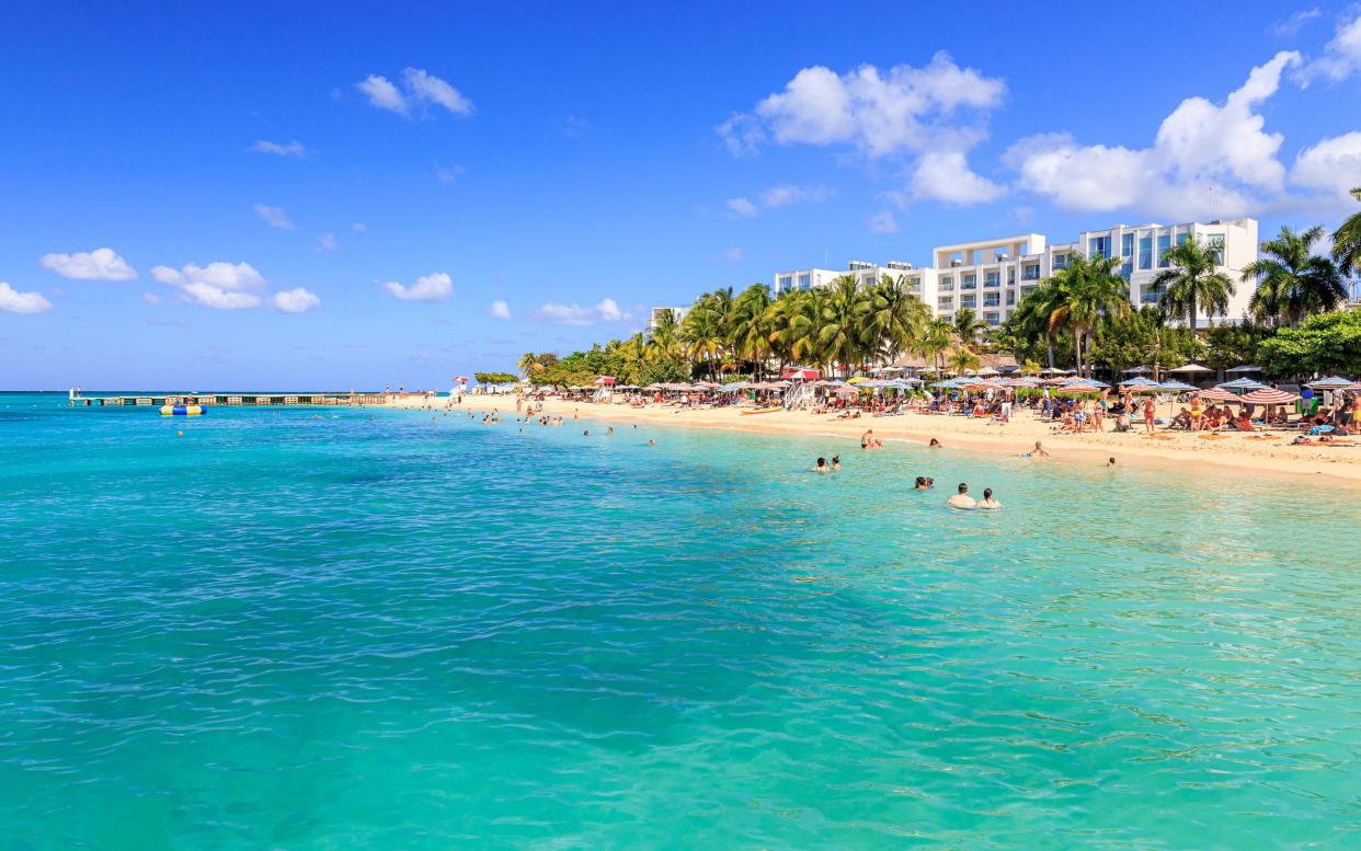 Doctor’s Cave Beach Club - best beaches in Jamaica