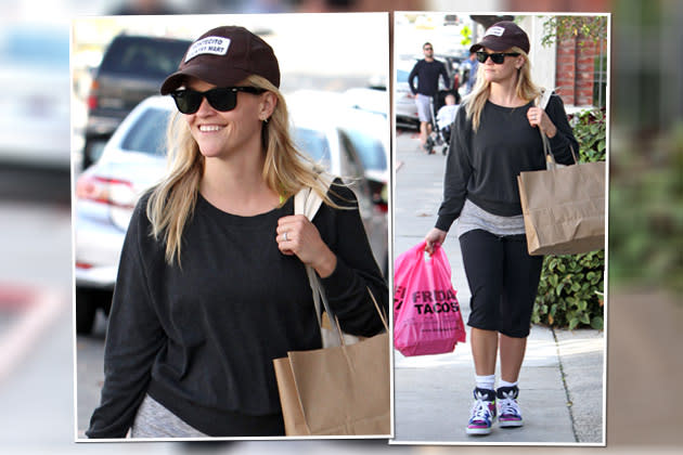 Ist grad kein kleiner Schreihals zum Greifen nah, tut’s am schlimmsten „Bad Hair Day“ auch eine schlichte Baseball-Cap. Die sagt – Reese Witherspoon beweist's – nämlich sowieso: „Mein Styling ist mir heute mal total egal.“ (Bilder: Getty Images)