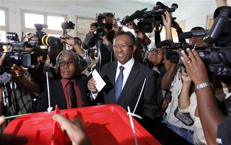 Madagascar's presidential candidate Hery Rajaonarimampianina (C) holds his ballot before casting his vote at a polling centre in Tsimbazaza area of the capital Antananarivo December 20, 2013. REUTERS/Thomas Mukoya