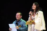 <p>Y aunque la COVID-19 asola a la capital mexicana, la actriz <strong>Irene</strong> <strong>Esser</strong> se quitó un momentito la mascarilla para poder anunciar a uno de los ganadores del premio SmartFilms Mexico.</p>