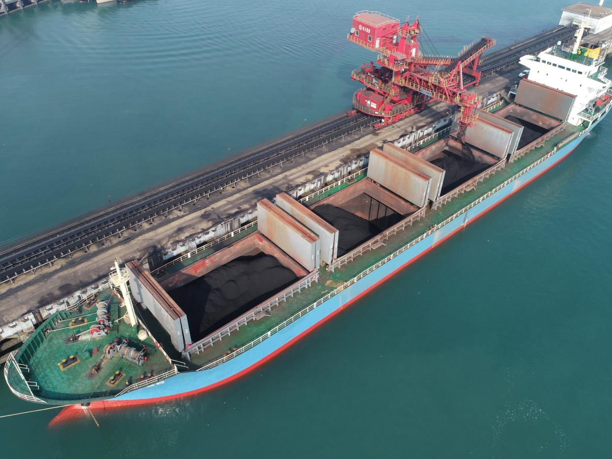 ship carrying coal