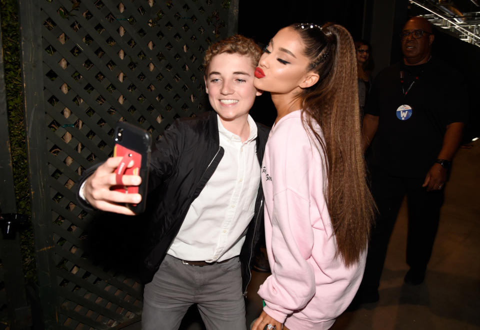 Ryan McKenna and Ariana Grande pose for a selfie backstage at the 2018 iHeartRadio Wango Tango festival on June 2.&nbsp;