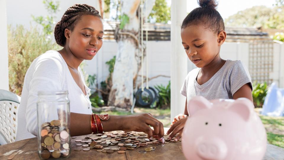 mother counting coins with her daughter