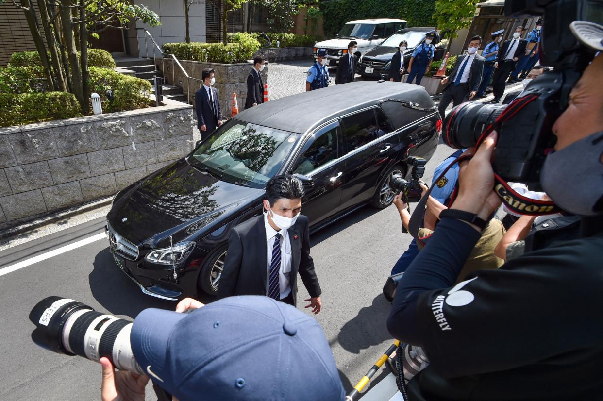 A hearse transporting the body of former Japanese prime minister Shinzo Abe arrives at his residence in Tokyo on July 9, 2022. 