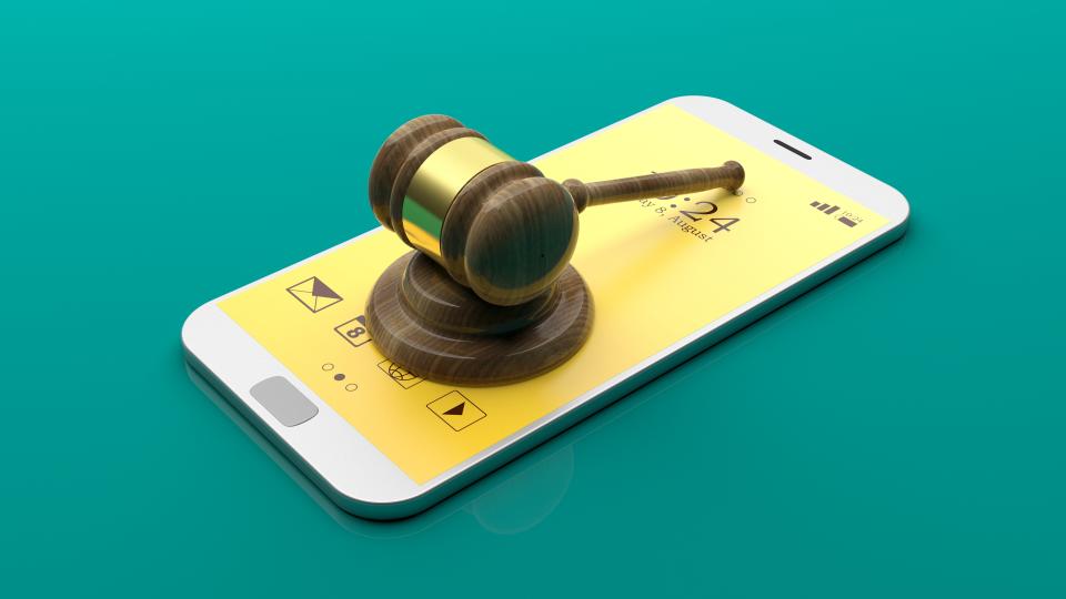 Handys sind im Gericht nicht gerne gesehen - besonders nicht in Händen der Richter. (Symbolbild: Getty Images)