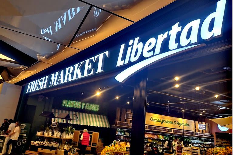 Fresh Market Libertad inauguró su primera tienda en Buenos Aires, en el shopping DOT, ocupando el lugar que había dejado vacante Walmart