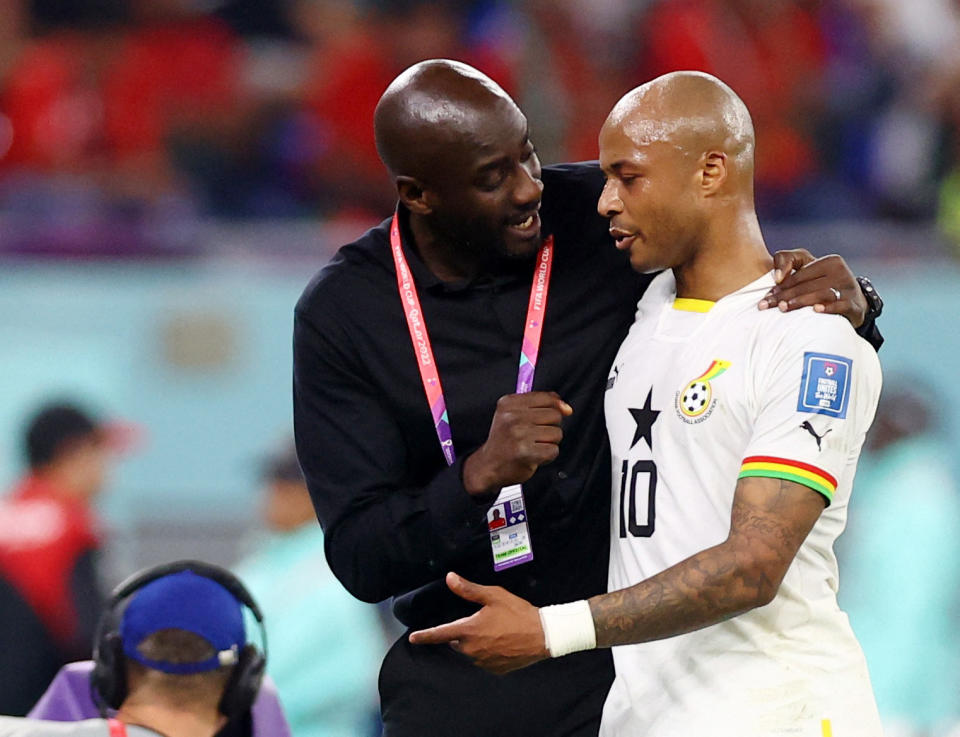 Ghanas Trainer Otto Addo mit seinem Star Andre Ayew. (Bild: REUTERS/Hannah Mckay)