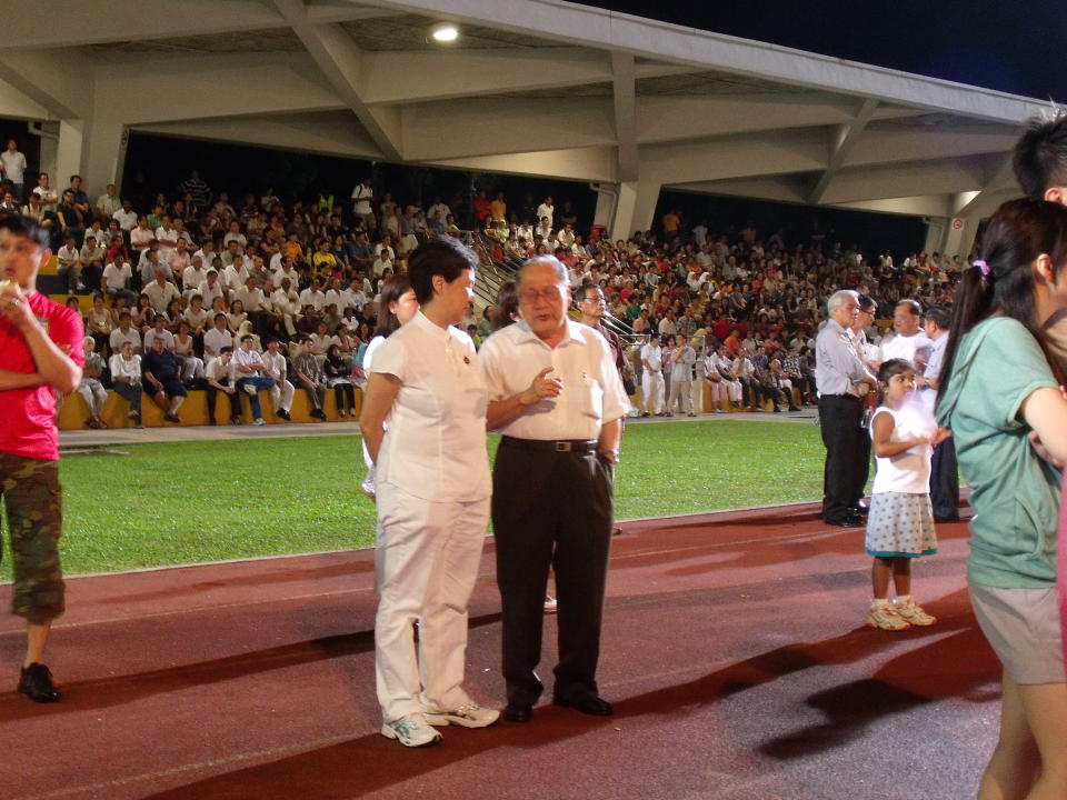 PM Lee's wife, Ho Ching, was spotted at the rally to lend support for her husband. (Yahoo! photo/ Fann Sim)