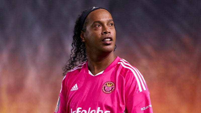 A photo of retired Brazilian soccer star Ronaldinho in Ibai's pink Porcinos FC jersey.